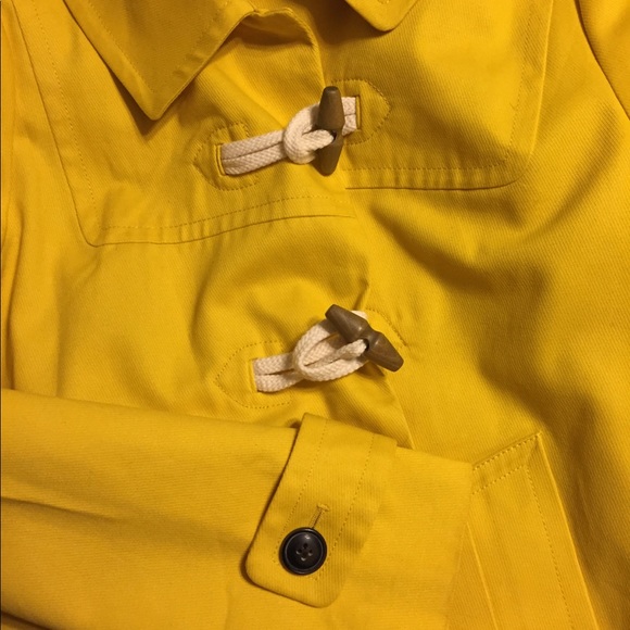 Gap very cute yellow jacket size medium - Picture 9 of 9